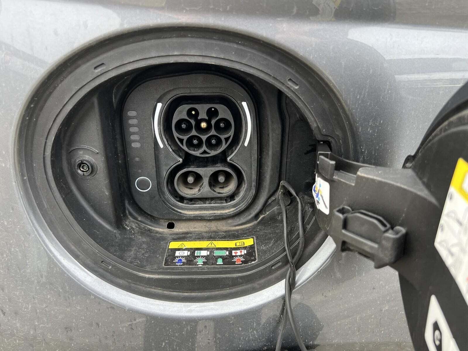 Grå Fiat 500e fra 2022