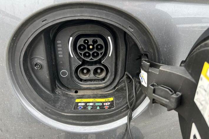 Grå Fiat 500e fra 2022