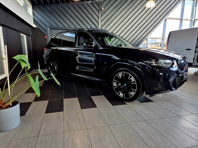 BMW iX3 Charged Plus M-Sport