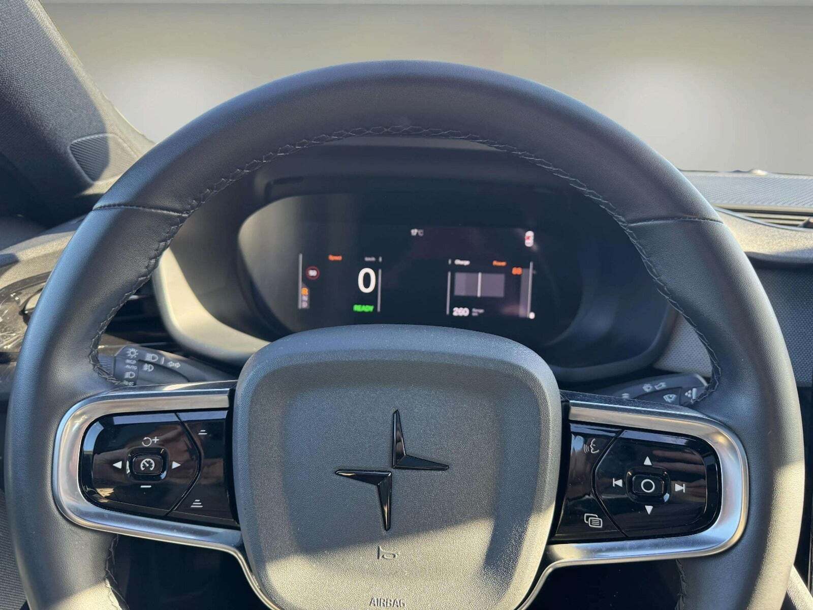 Sort Polestar 2 fra 2023