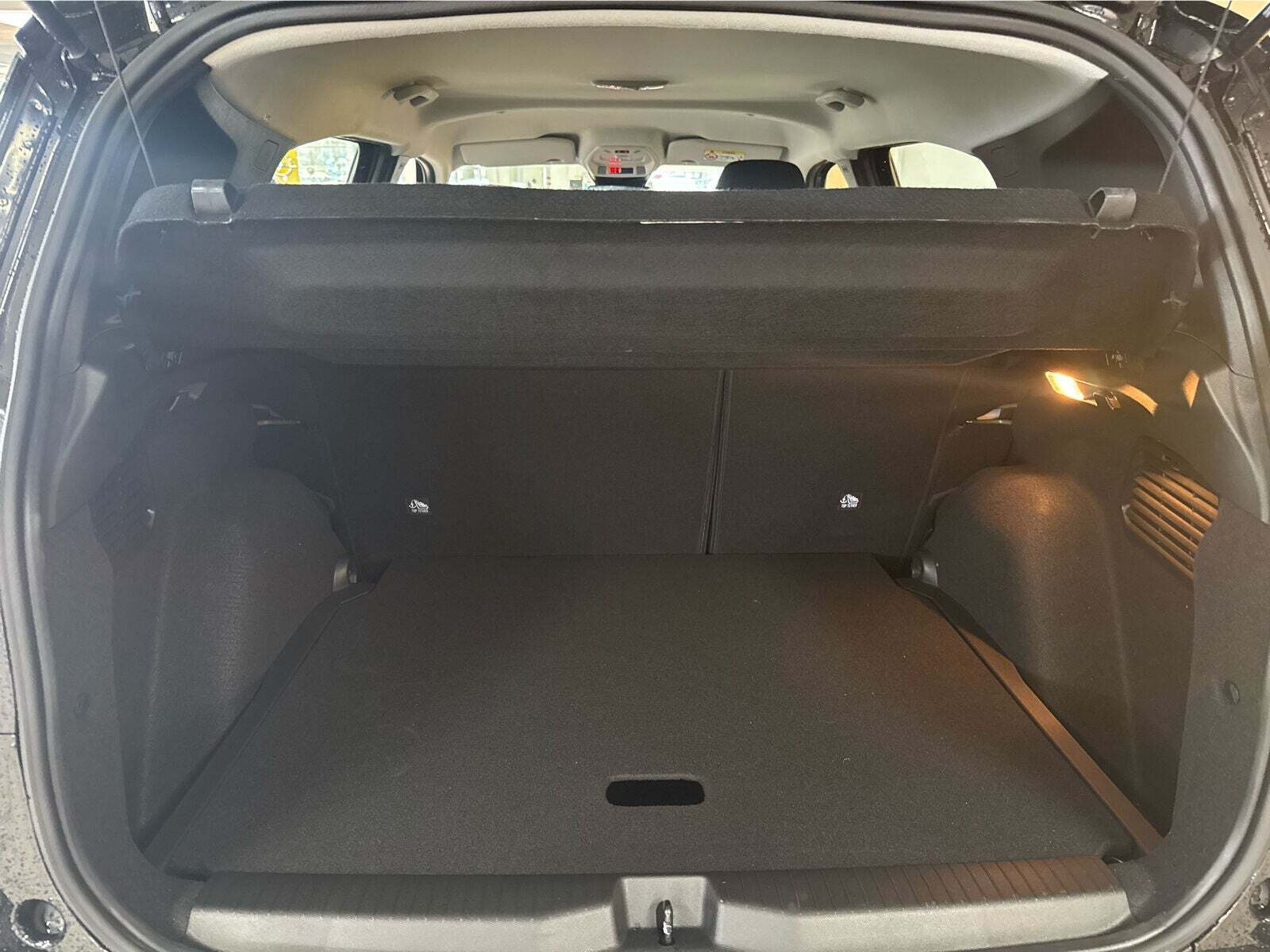 Sort Opel Frontera fra 2025