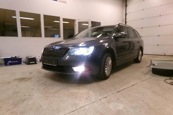 Blå Skoda Superb fra 2015
