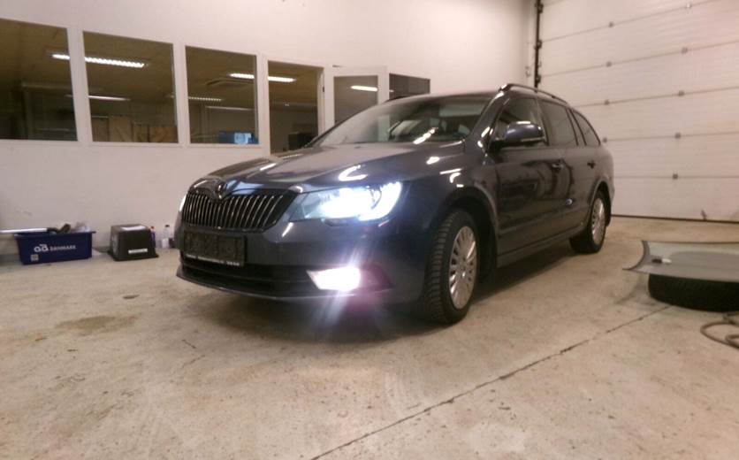Skoda Superb 2,0 TDi 140 Ambition Combi DSG