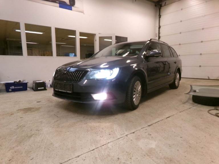 Skoda Superb 2,0 TDi 140 Ambition Combi DSG