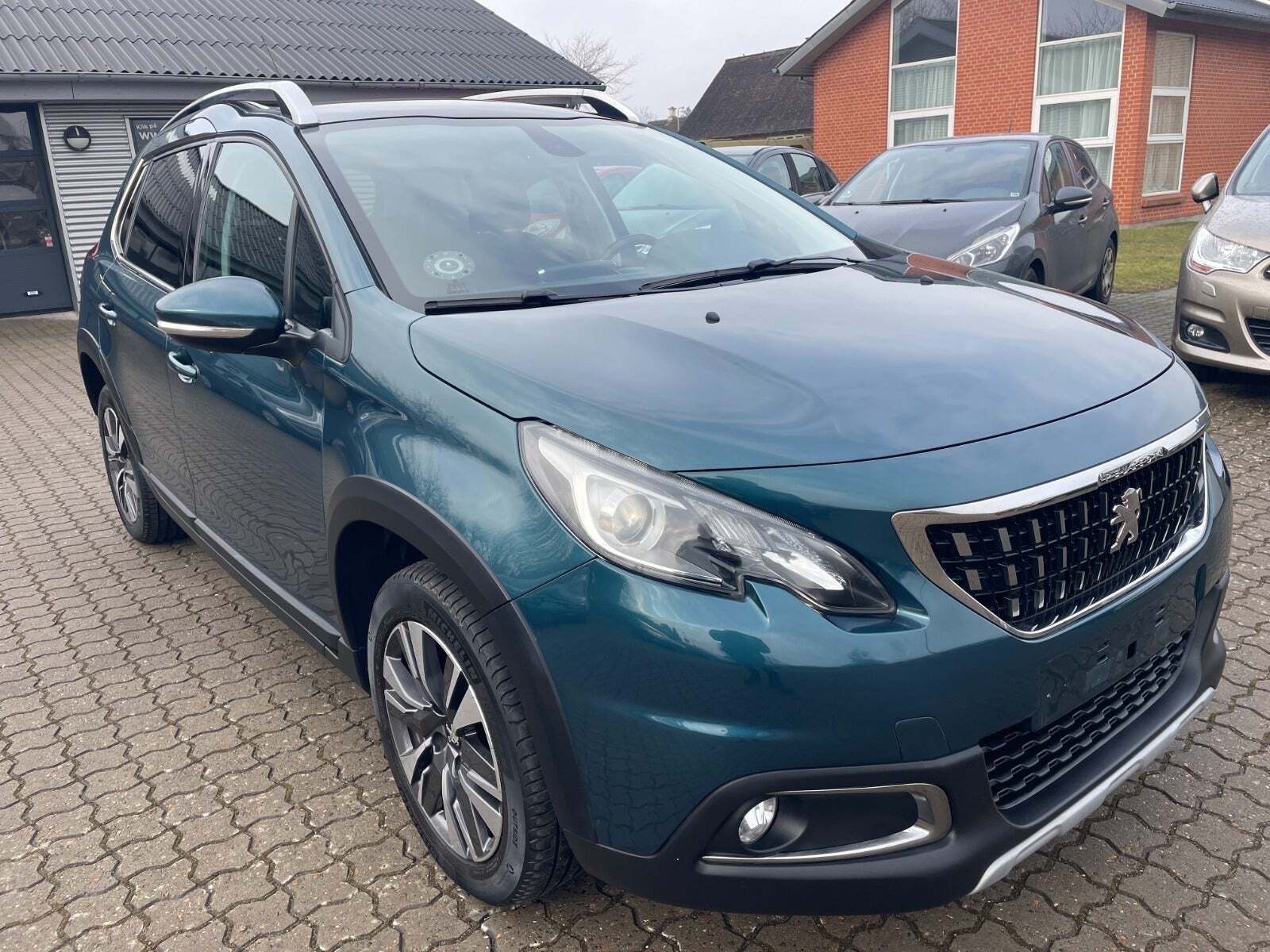 Peugeot 2008 1,6 BlueHDi 100 Desire Sky