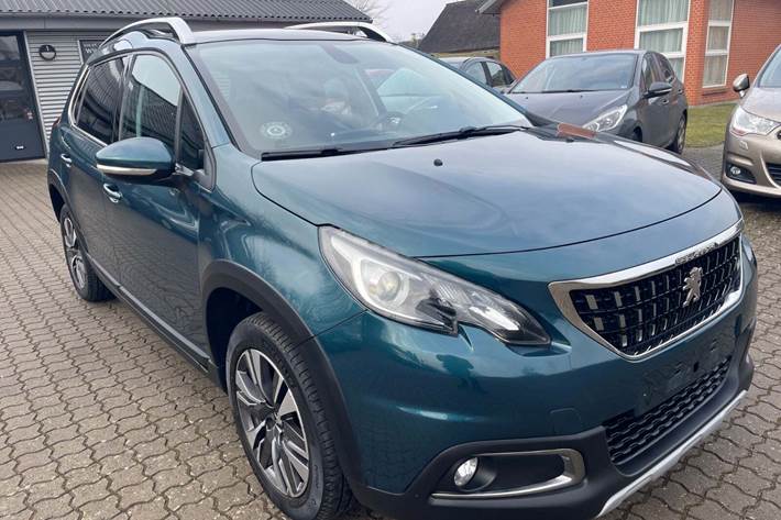 Grøn Peugeot 2008 fra 2017