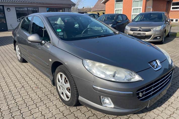 Grå Peugeot 407 fra 2010