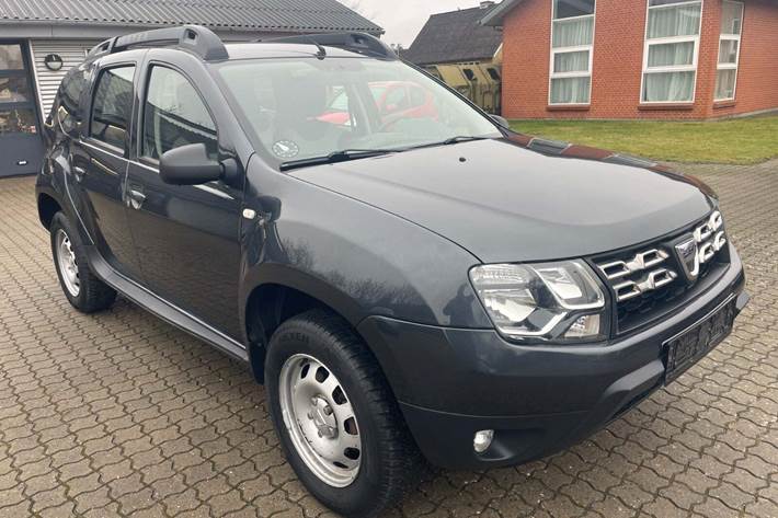 Grå Dacia Duster fra 2016