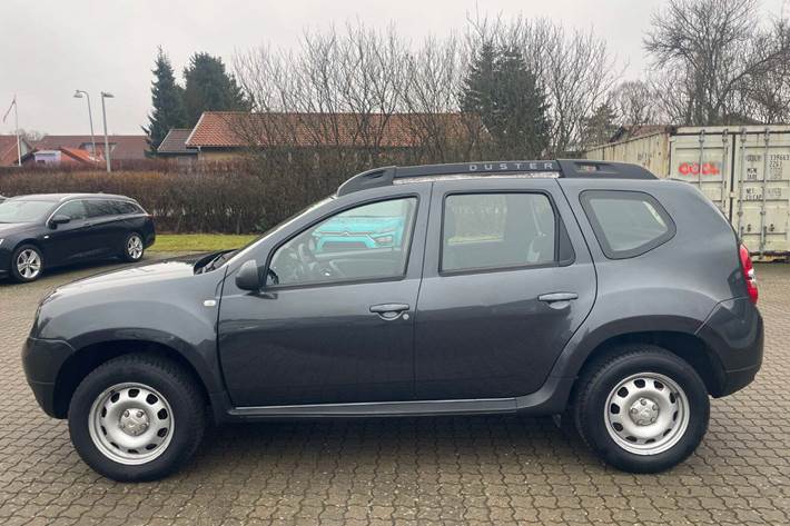 Grå Dacia Duster fra 2016