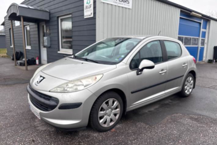 Sølv Peugeot 207 fra 2007