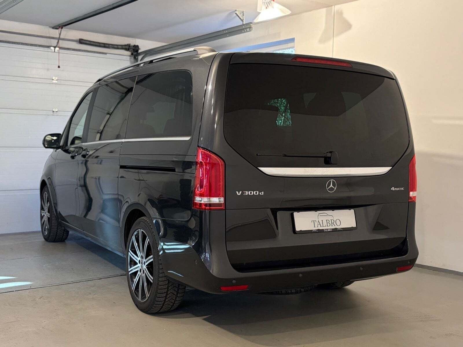 Sort Mercedes V300 d fra 2021