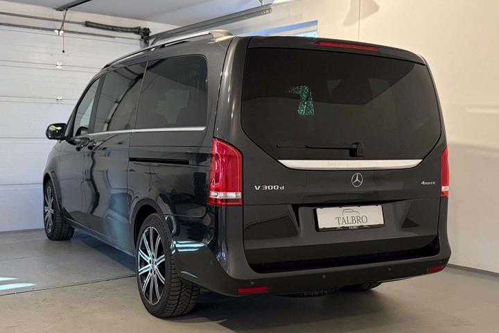 Sort Mercedes V300 d fra 2021