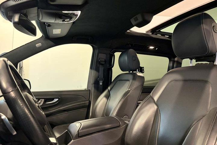 Sort Mercedes V300 d fra 2021