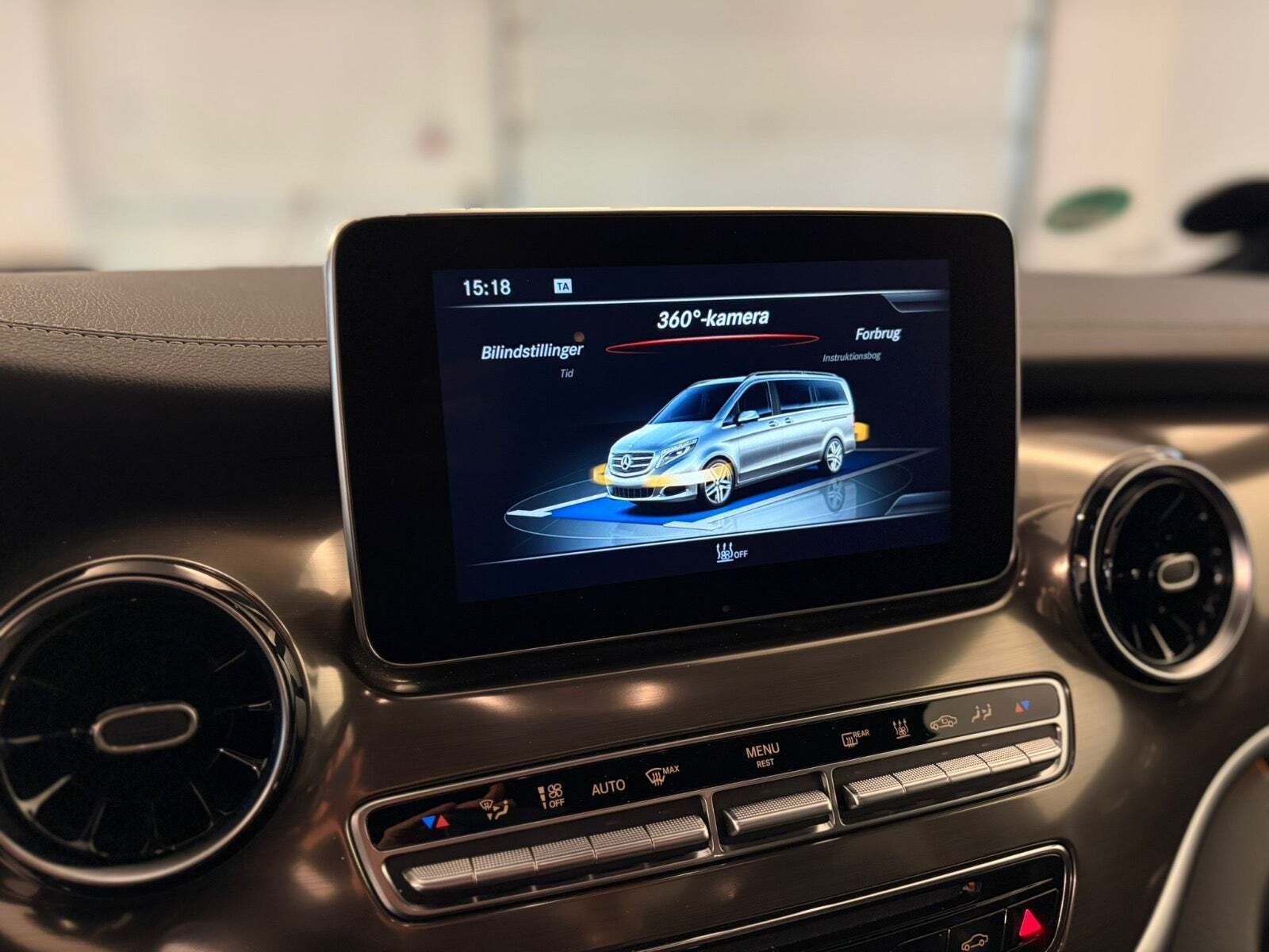 Sort Mercedes V300 d fra 2021