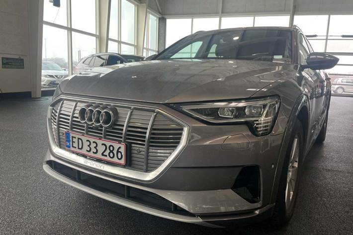 Grå Audi e-tron fra 2020 set udefra