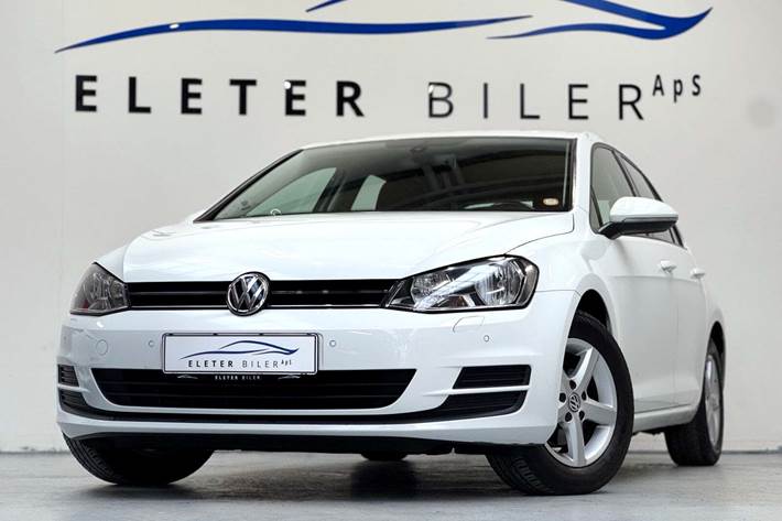 Hvid VW Golf VII fra 2015 set udefra
