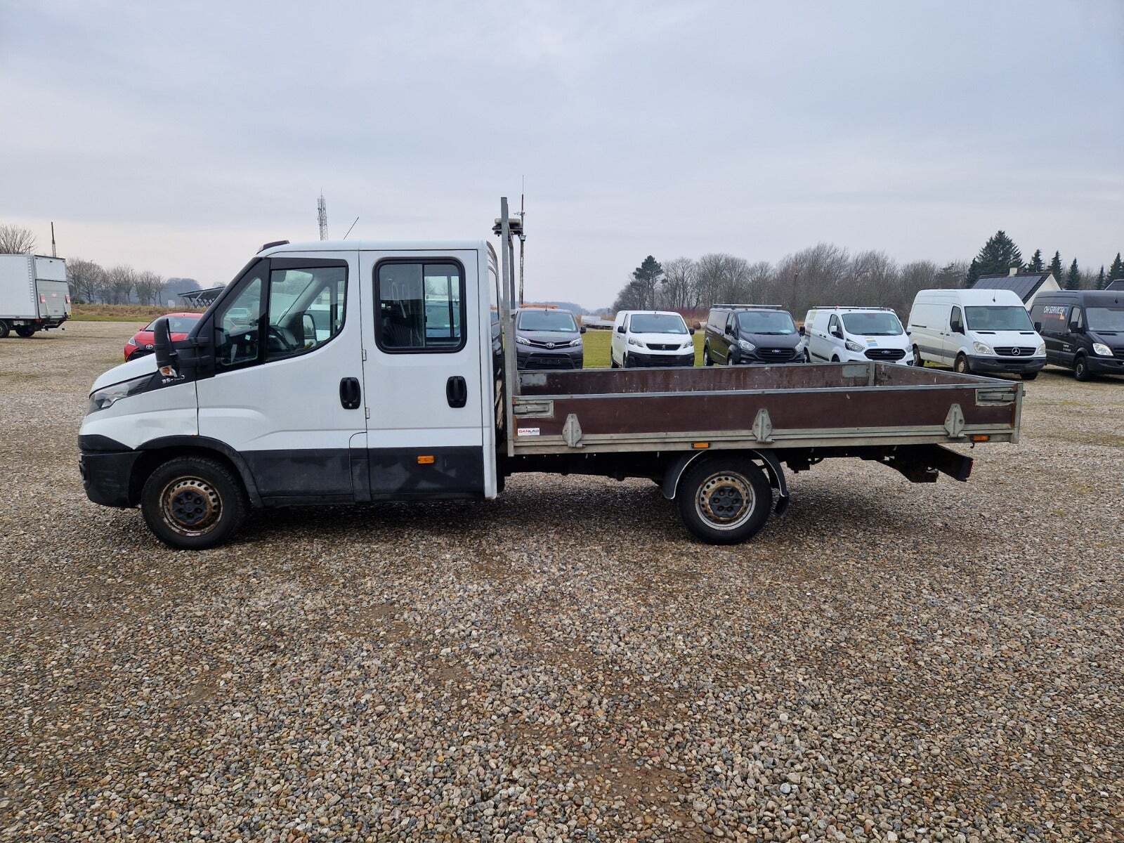 Iveco Daily 2,3 35S14 Mandskabsvogn m/lad