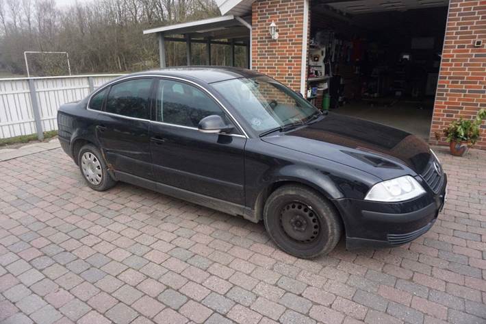 Sort VW Passat fra 2005