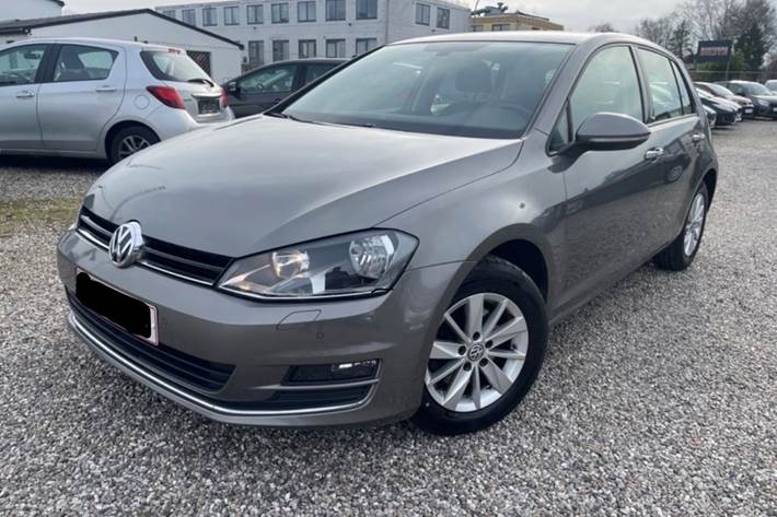 Grå VW Golf VII fra 2016