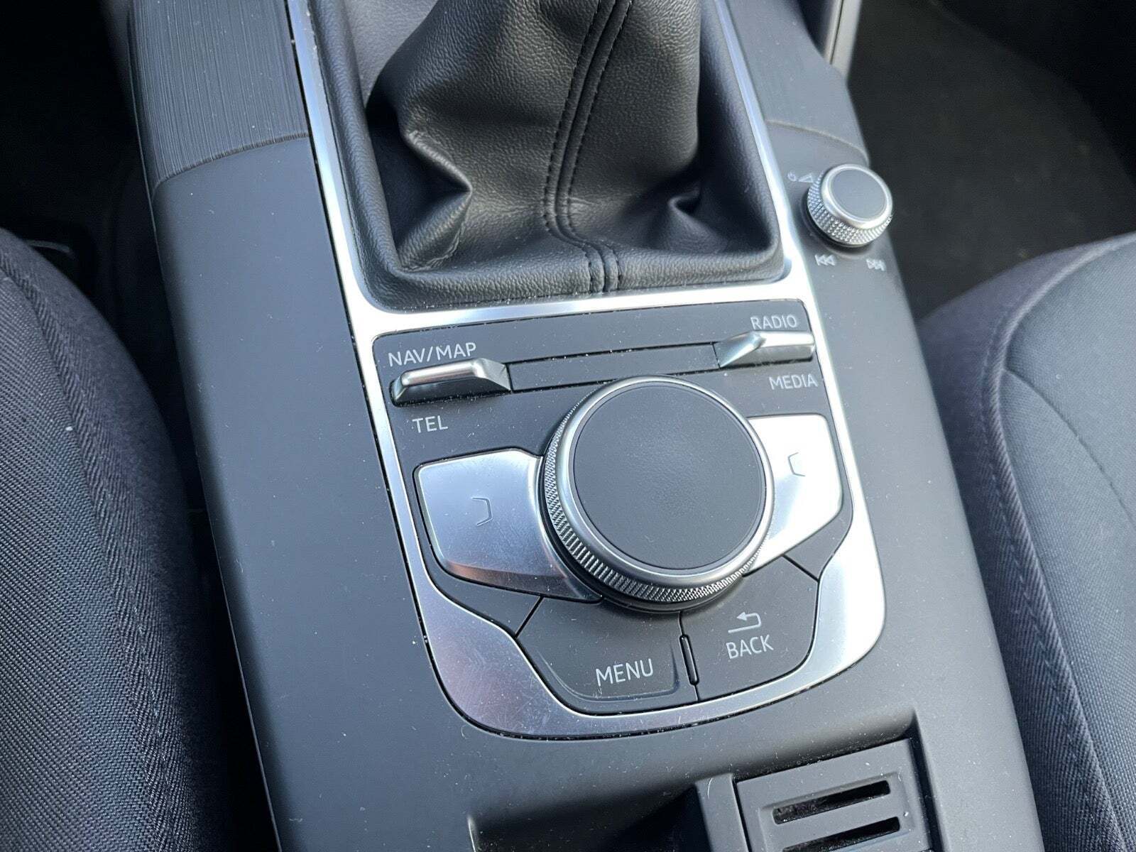 Blå Audi A3 fra 2019