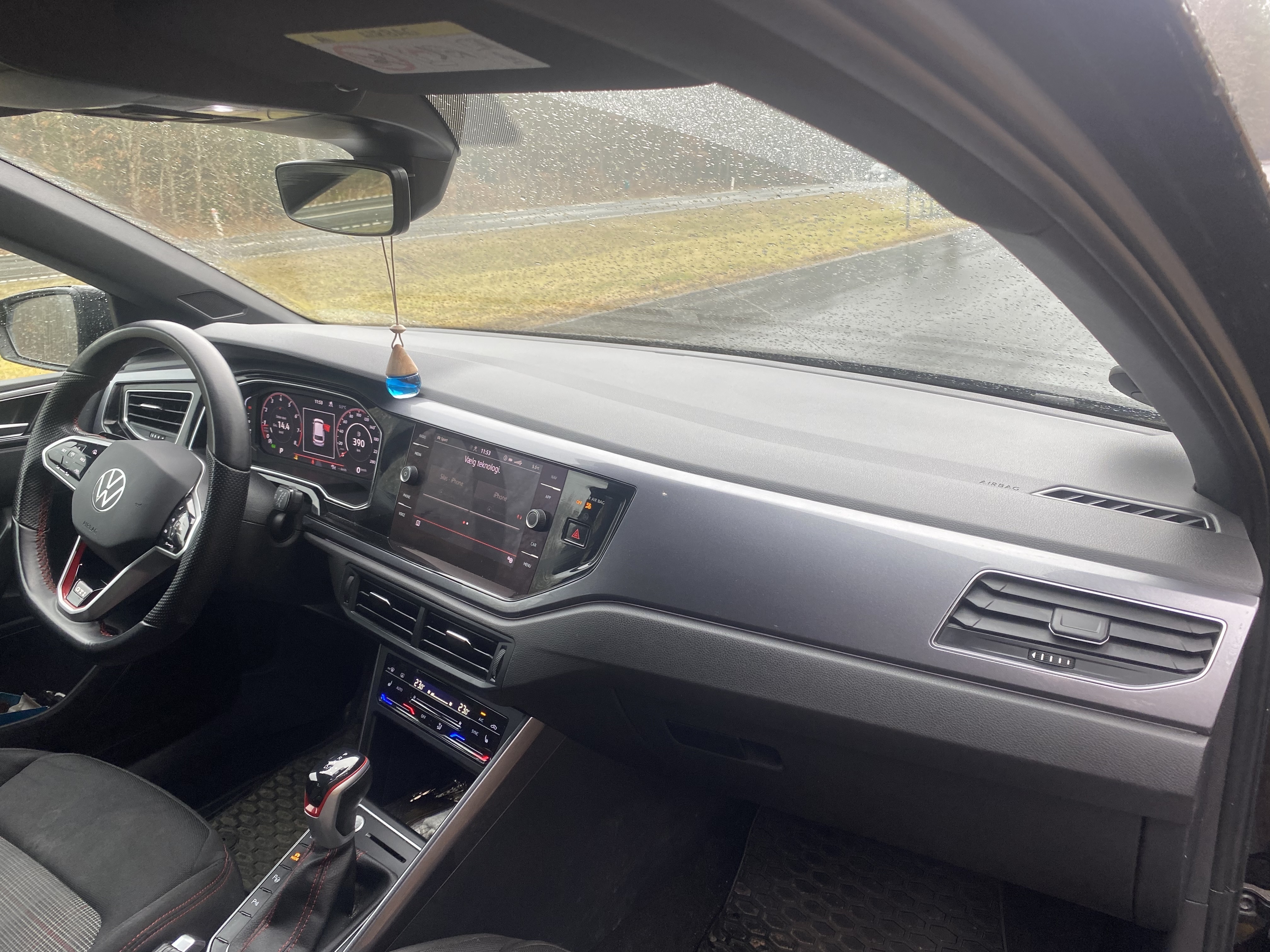 Sort VW Polo fra 2023