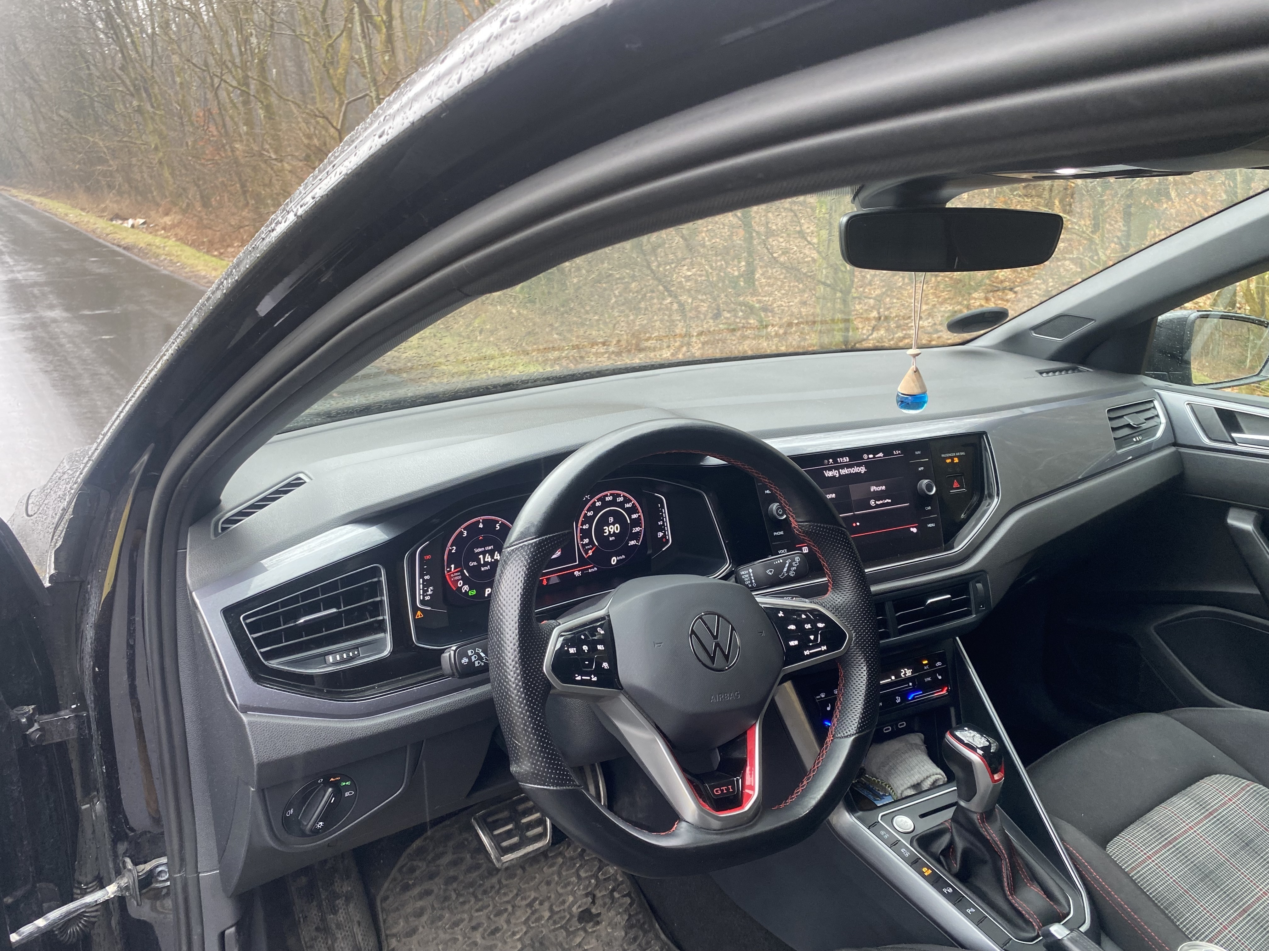 Sort VW Polo fra 2023