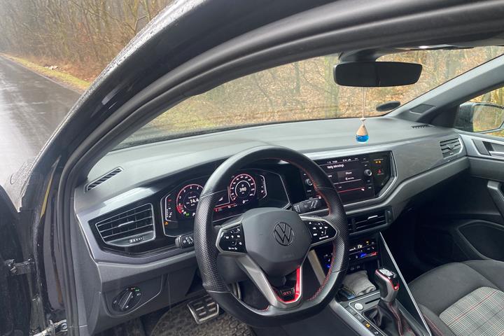 Sort VW Polo fra 2023