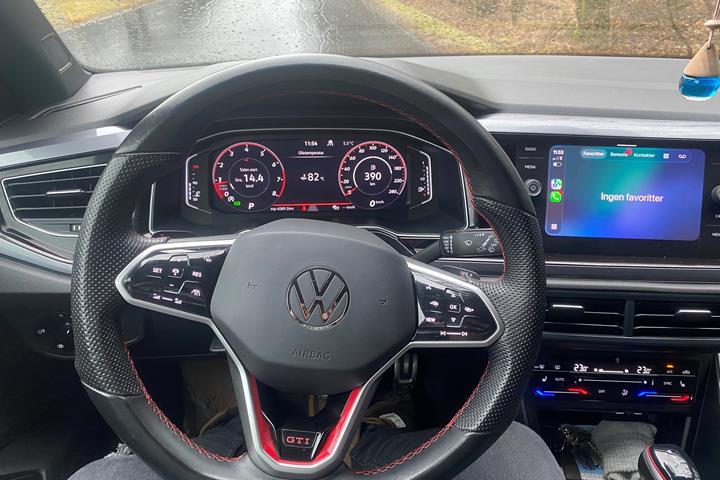 Sort VW Polo fra 2023