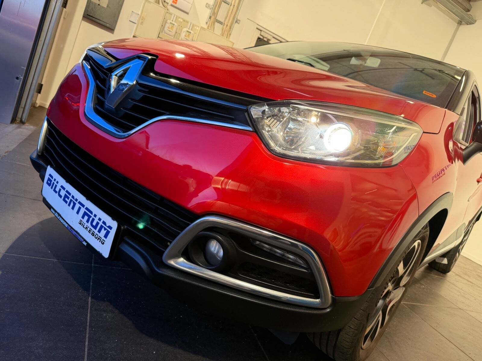 Rød Renault Captur fra 2016