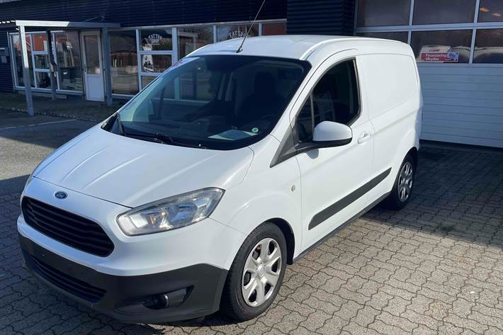Hvid Ford Transit Courier fra 2017