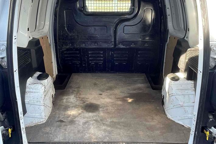 Hvid Ford Transit Courier fra 2017