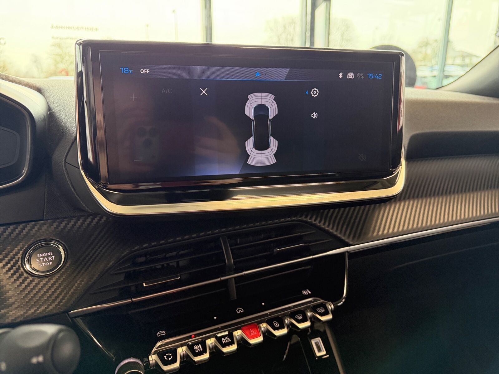 Sort Peugeot e-2008 fra 2025