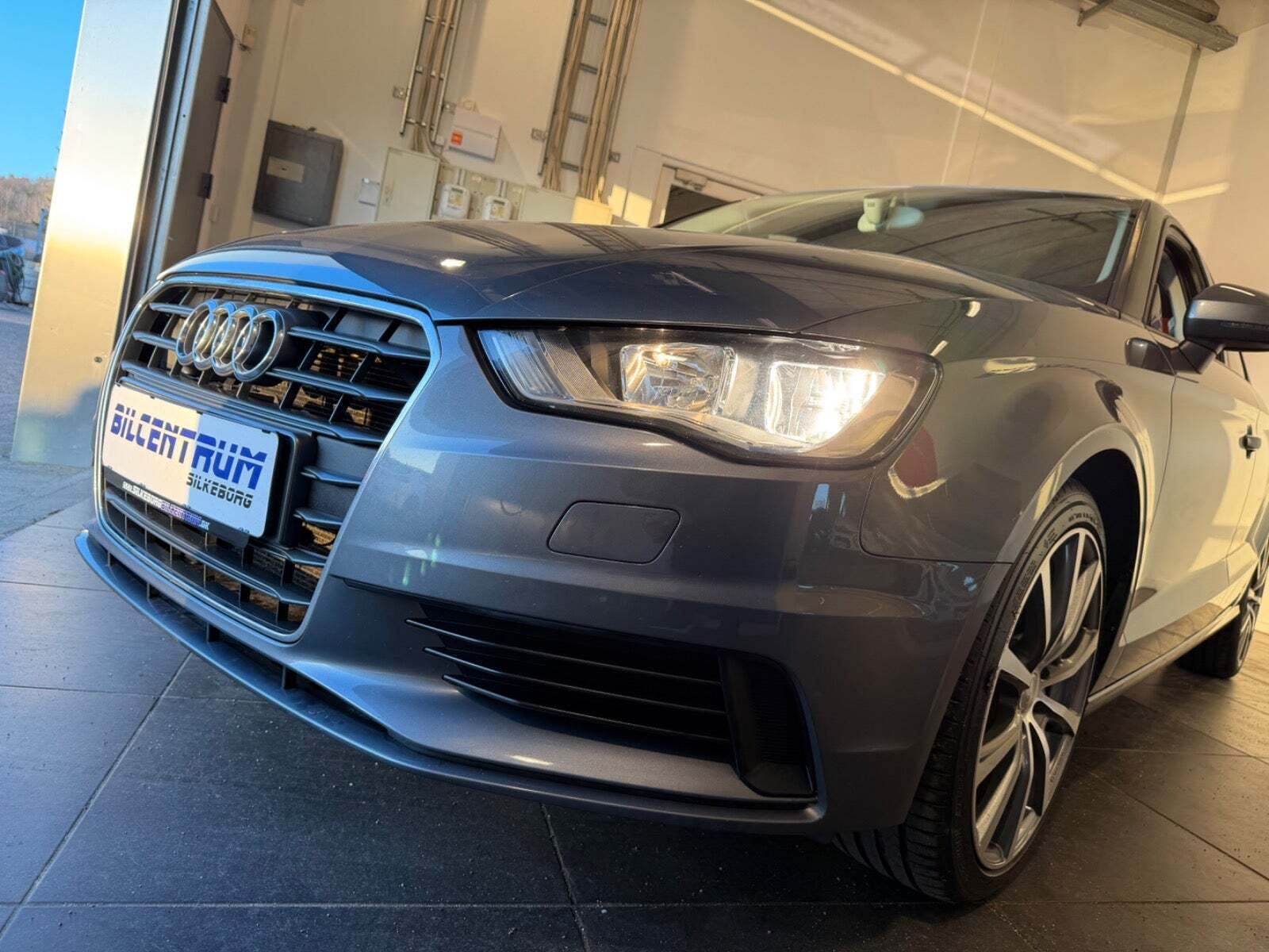 Grå Audi A3 fra 2014