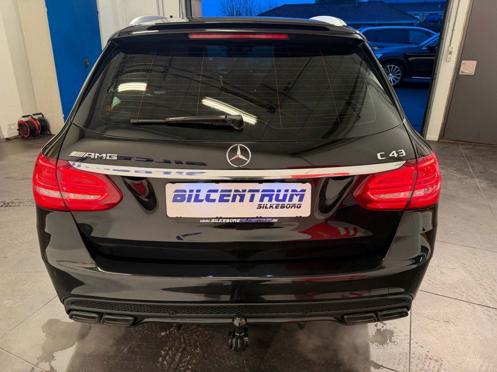 Sort Mercedes C43 fra 2017