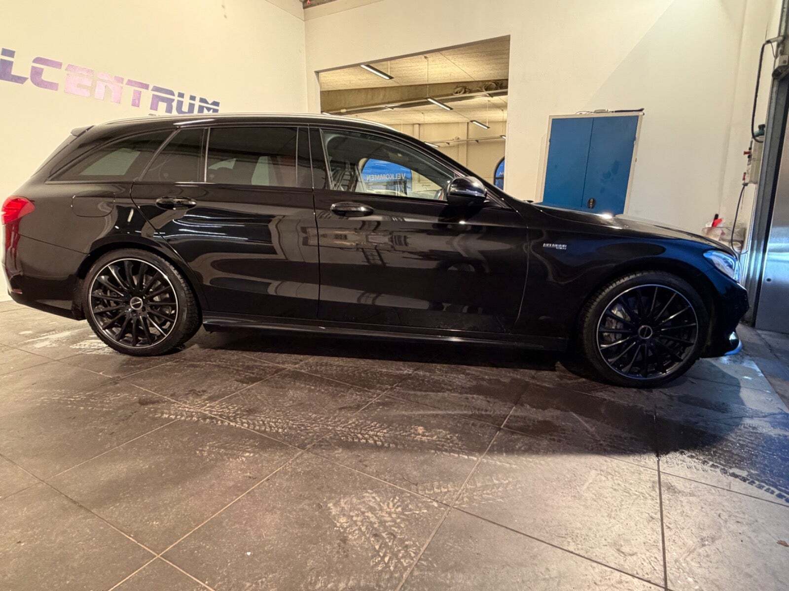 Sort Mercedes C43 fra 2017