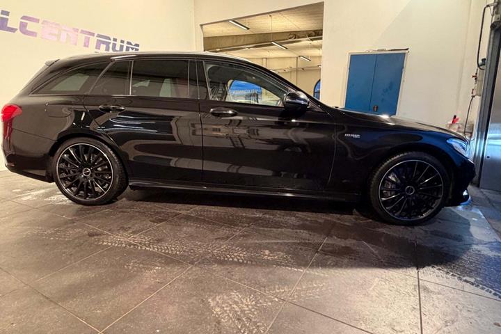 Sort Mercedes C43 fra 2017