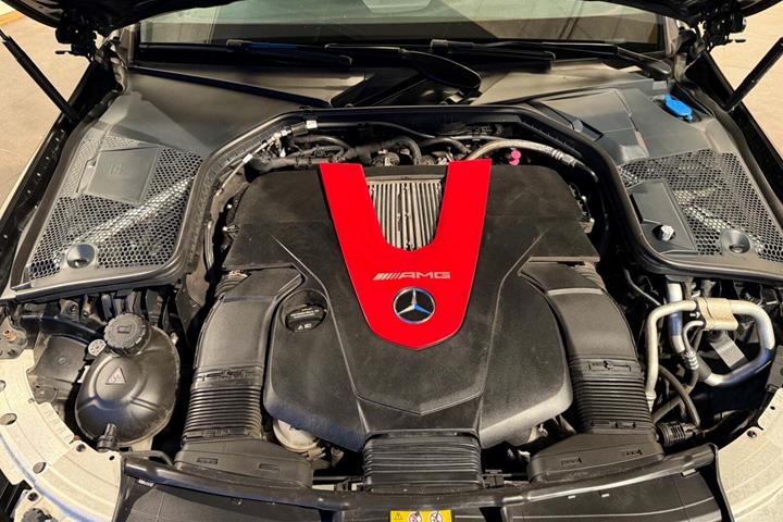 Sort Mercedes C43 fra 2017