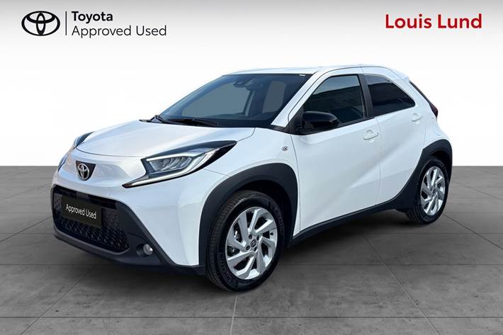 Hvid Toyota Aygo X fra 2025 set udefra