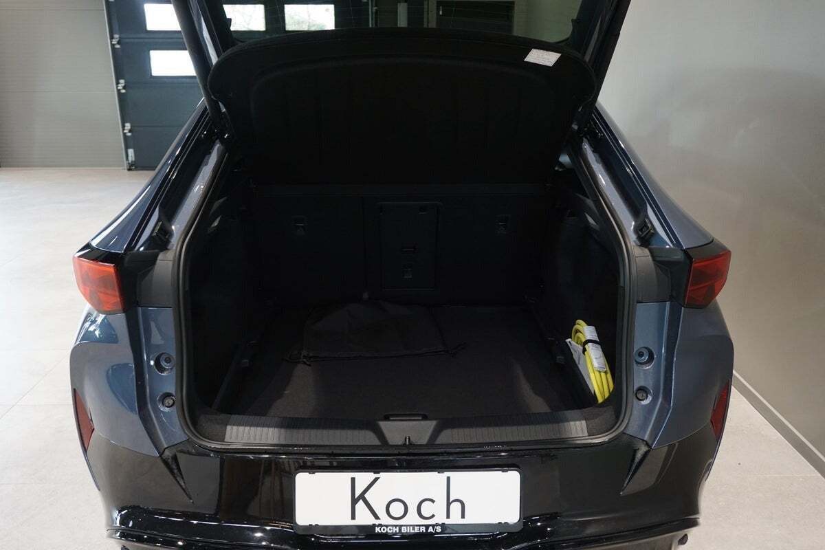 Blå Cupra Tavascan fra 2025