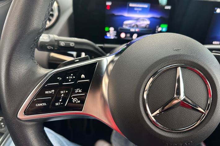 Hvid Mercedes EQA250+ fra 2025