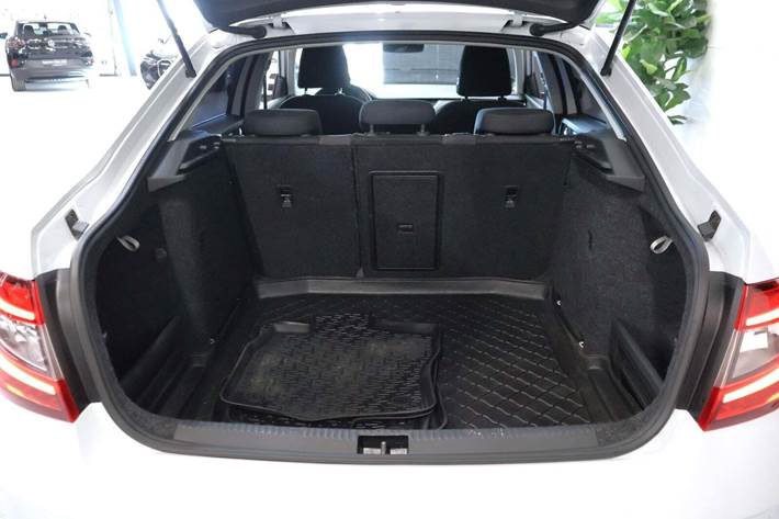 Hvid Skoda Octavia fra 2018