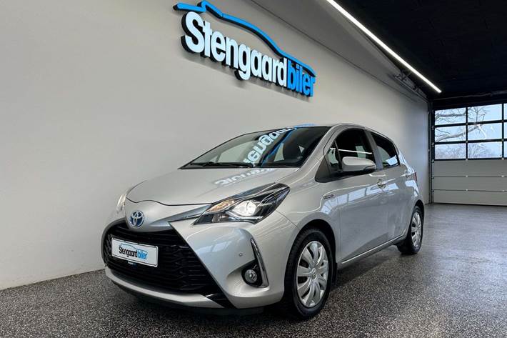 Sølv Toyota Yaris fra 2018 set udefra