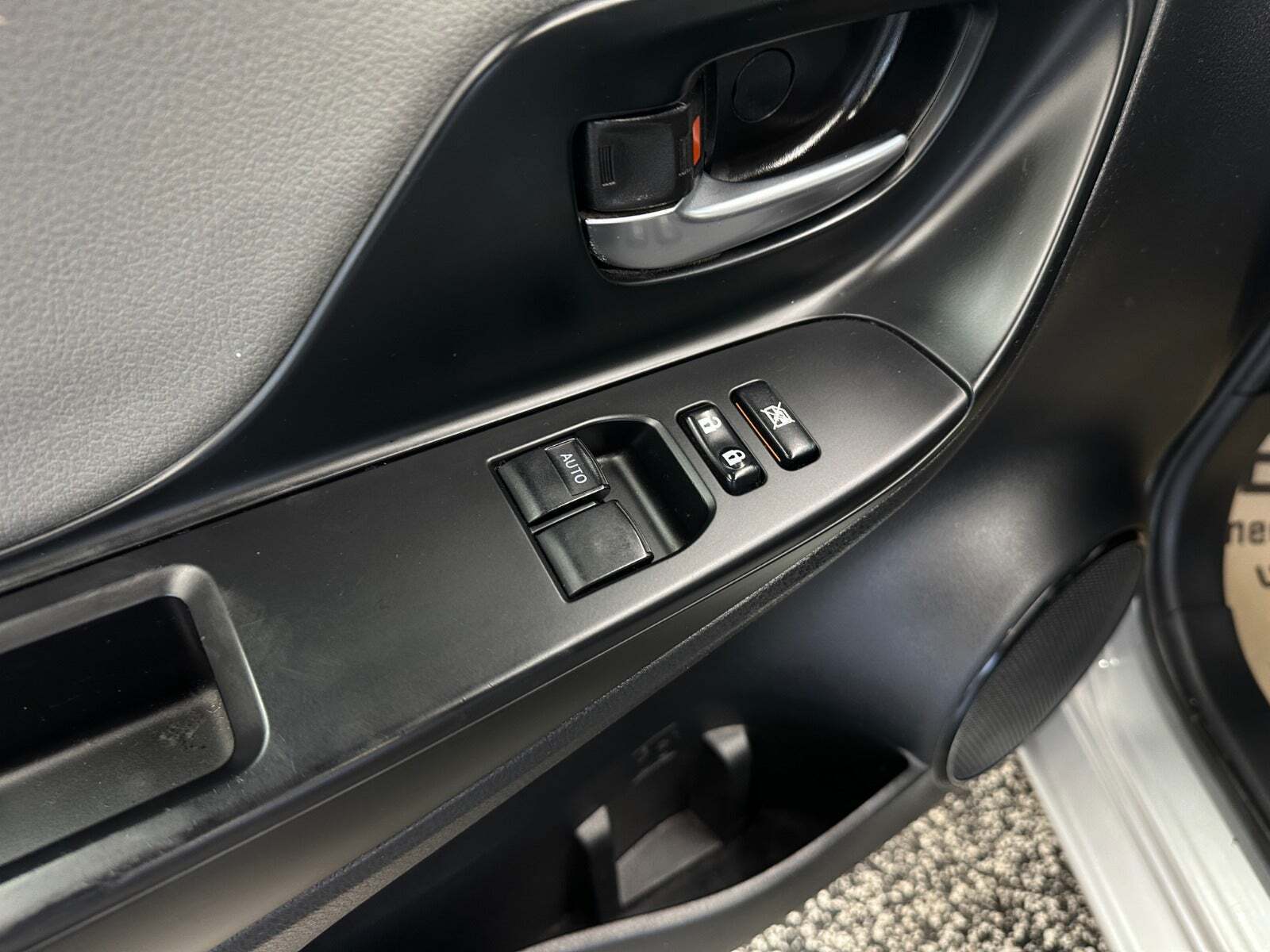 Sølv Toyota Yaris fra 2018