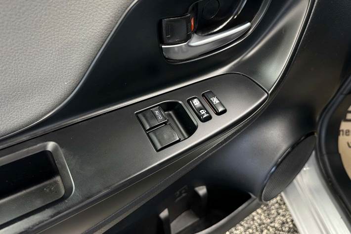 Sølv Toyota Yaris fra 2018