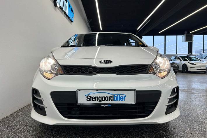 Hvid Kia Rio fra 2016