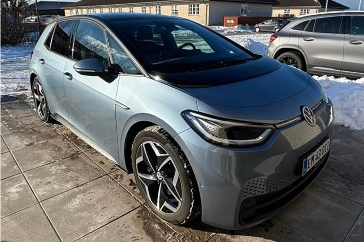 Blå VW ID.3 fra 2023 set udefra