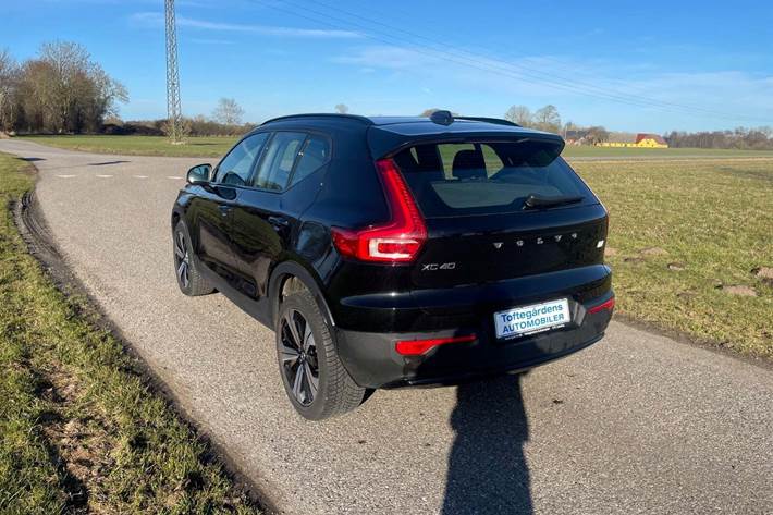Sort Volvo XC40 fra 2023