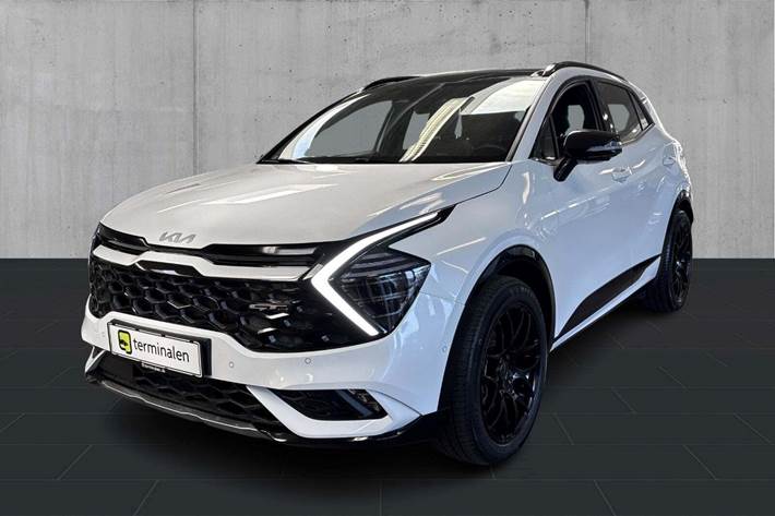 Hvid Kia Sportage fra 2022 set udefra