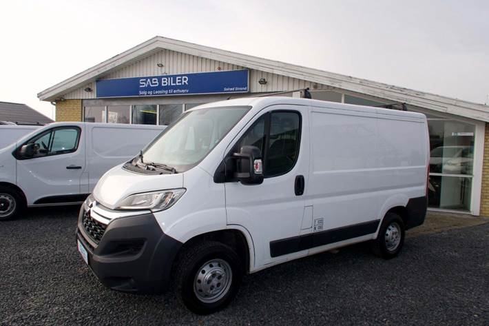 Hvid Citroën Jumper 30 fra 2016 set udefra
