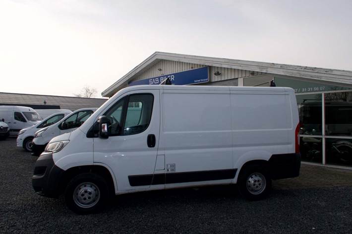 Hvid Citroën Jumper 30 fra 2016 set udefra